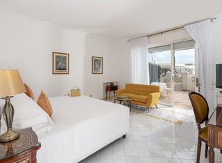 Deluxe room on park pool side or park level