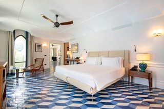 Corner Suite