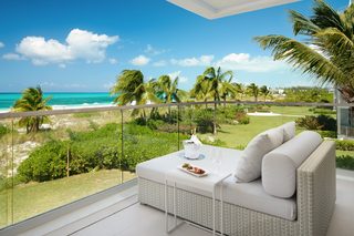 Two Bedroom Oceanfront Suite (2 Queens)