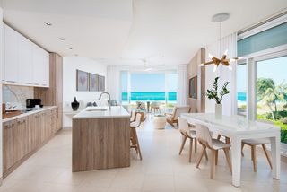 Three Bedroom Oceanfront Suite (2 Queens)