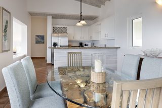 Hilltop 4 Bedroom Villa Pool