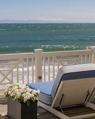 Beach House Terrace Two Queens
