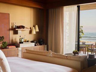Panoramic Oceanfront Mountain Suite